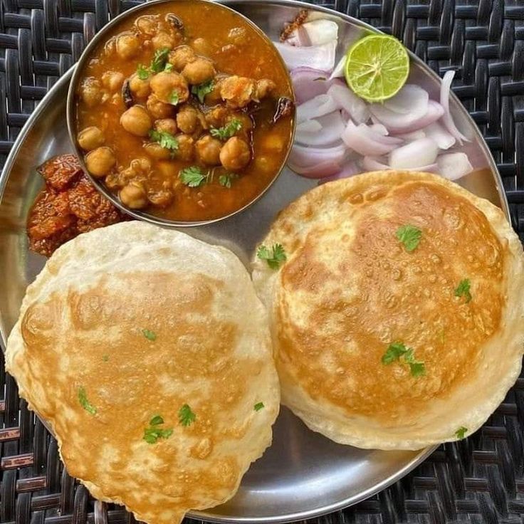CHOLE BHATURE